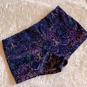 Funky vintage velvet shorts 🪐
